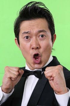 アキラ100% - お笑いタレント
