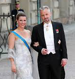 アリ・ベーン - 作家