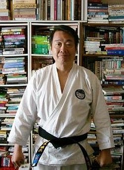 藤岡真 - 低知能左翼作家