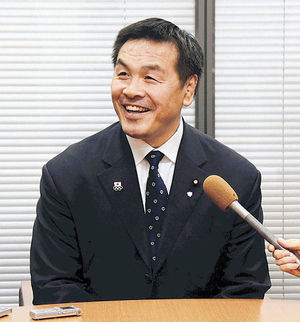 馳浩 - 元プロレスラー、政治家