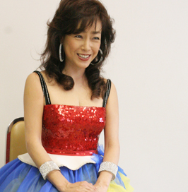 柏原芳恵 - 歌手、女優