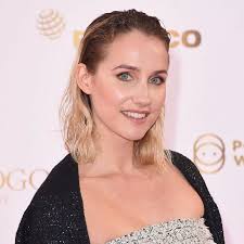 サン・ファン・ロイ - 女優、コメディエンヌ、モデル、作家