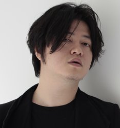 渋谷慶一郎 - 電子音楽ミュージシャン