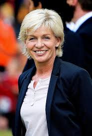 ジルヴィア・ナイト - 女子サッカー監督