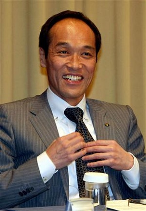 東国原英夫 - 政治家、タレント