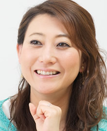友近 - お笑いタレント、歌手・水谷千重子