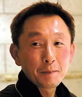 臼井儀人 - 漫画家